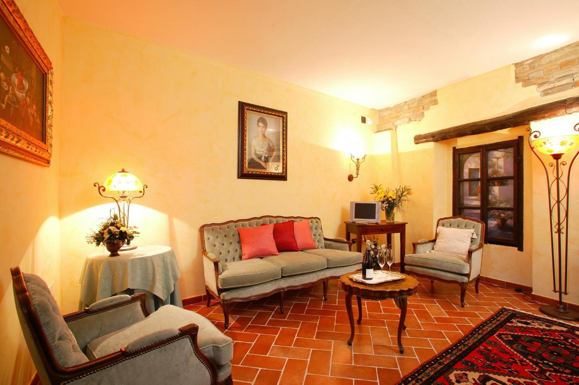 La Maragliana Aparthotel Castel Rocchero Стая снимка