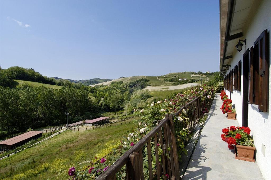La Maragliana Aparthotel Castel Rocchero Стая снимка