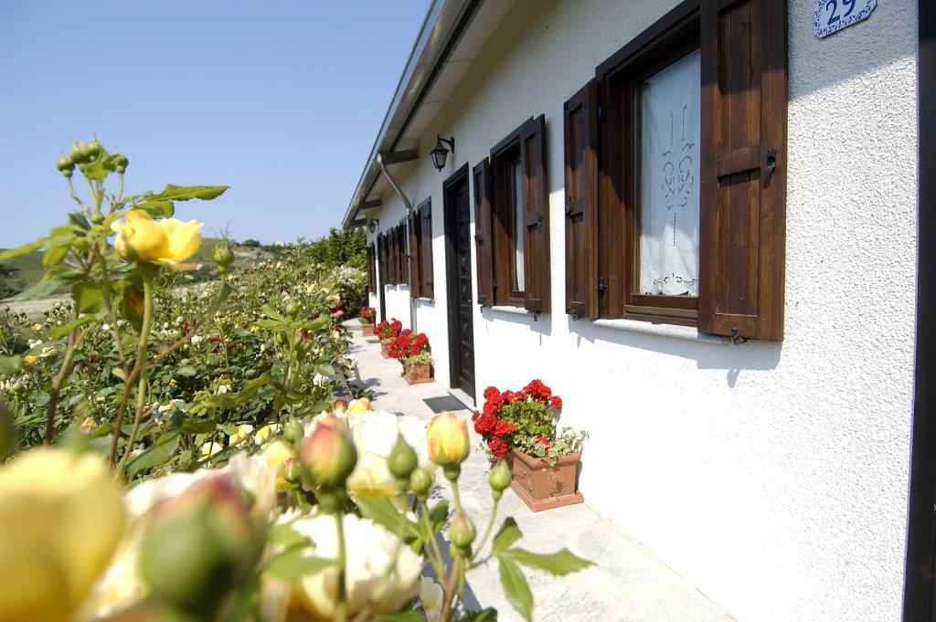 La Maragliana Aparthotel Castel Rocchero Стая снимка
