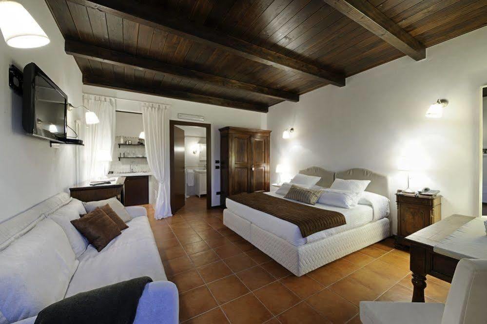 La Maragliana Aparthotel Castel Rocchero Екстериор снимка