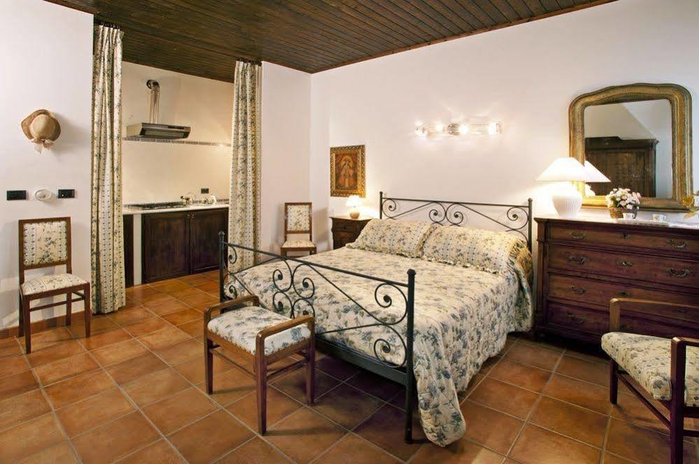La Maragliana Aparthotel Castel Rocchero Екстериор снимка